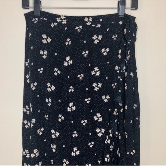 American Eagle | Floral High-Low Skirt - Picture 3 of 8